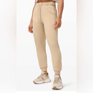 2021-Lululemon Keep Moving JoggerTrench size 10